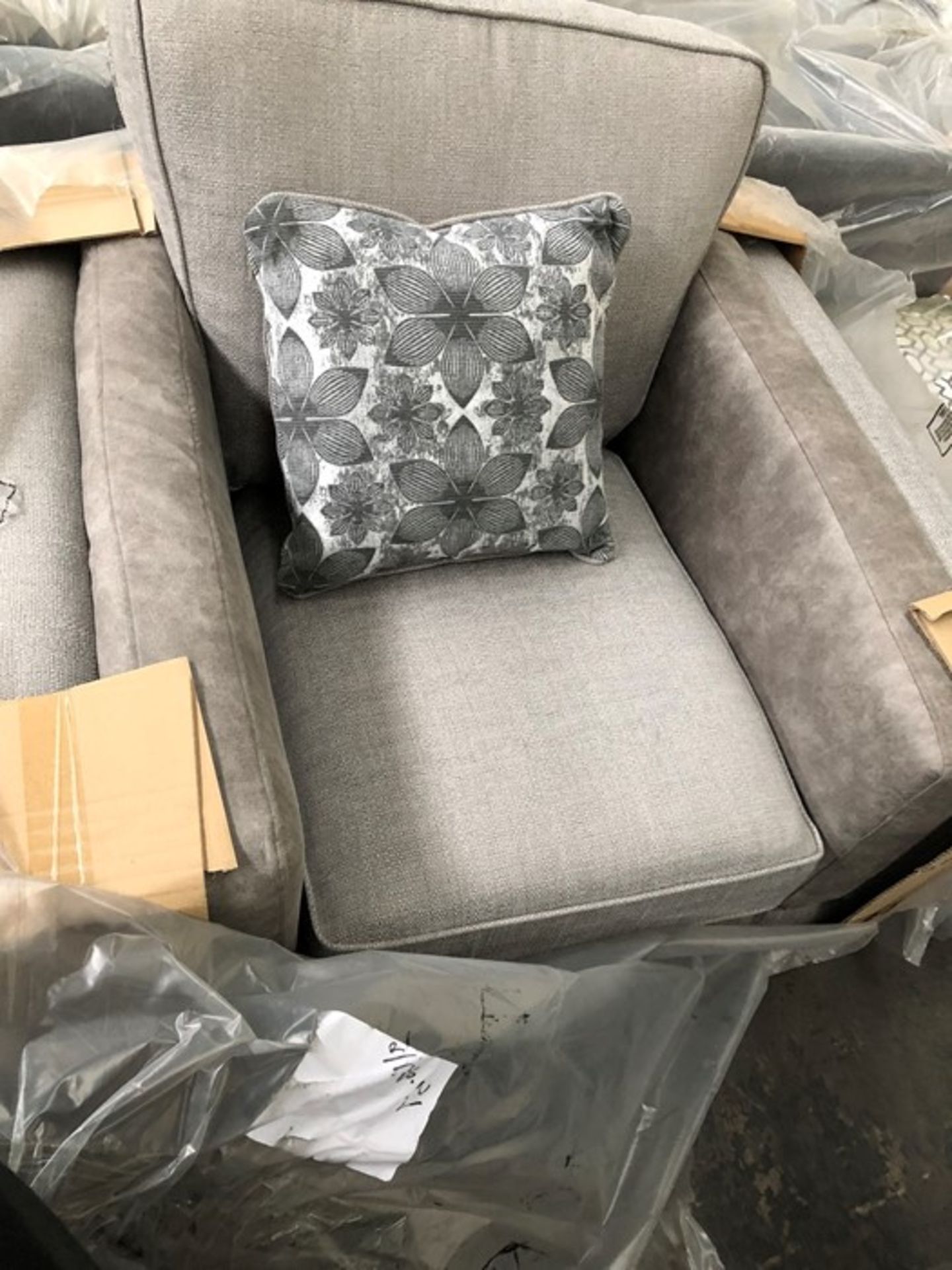 1 BRAND NEW BAGGED FABB SOFAS SEATTLE ARM CHAIR IN LISBON SILVER (VIEWING HIGHLY RECOMMENDED)