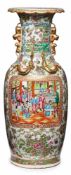 Gr. Bodenvase, China wohl um 1900. Porzellan m. buntem Schmelzfarbendekor. Bauchige Wandung m. hohem