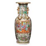 Gr. Bodenvase, China wohl um 1900. Porzellan m. buntem Schmelzfarbendekor. Bauchige Wandung m. hohem