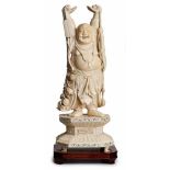 Gr. Elfenbeinfigur "Happy Buddha", China wohl um 1920. Vollrd. gearbeitete, stehende Figur (einige