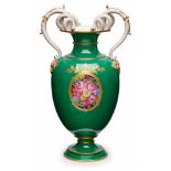 Schlangenhenkelvase, KPM Berlin um 1900. Bauchige Amphore auf kl. Rd.fuß. Schlanker Hals m. breit