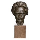 Gr. Bronzebüste Felix Pfeiffer (1871 Leipzig - 1945 Leipzig) Beethoven, dat. 1927. Dunkel patiniert.