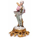 Matrose, Meissen 2. Hälfte 18. Jh. Entw.: Fr. E. Meyer. Bewegte Standfigur m. Mütze, ein Paddel