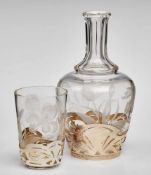 Kl. Jugendstil-Karaffe mit Glas, deutsch um 1900. Farbloses Glas m. Silbermontierung (800er, Gebr.