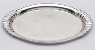 Kl. ovales Tablett, deutsch um 1920. 800er Silber. Herstellerpunze "KU" (ligiert). Flacher