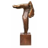 Bronze "Frau/Engel", Lothar Röhl Hell patiniert. Abstrakt aufgefasste Figur. Hoher quadrat. glatt