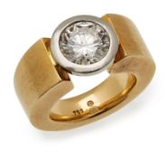 Ring mit Brillant-Solitär, 2001. 3,78ct (piqué 1, hochfeines Weiß), in WG- Rahmung u. breiter,