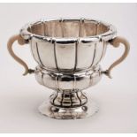 Henkel-Krater, Hanau um 1930. 800er Silber. Fa. Karl Söhnlein & Söhne. Mehr- fach gebauchter u.