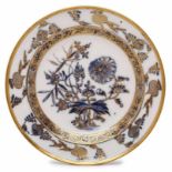 Teller mit Zwiebelmuster und Gold-Überdekor, Meissen um 1735. Rd. Form m. leicht gemuldetem