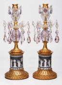 Paar Leuchter mit Wedgwood- und Glas- Elementen, Frankreich wohl Ende 19. Jh. Bronze vergoldet.