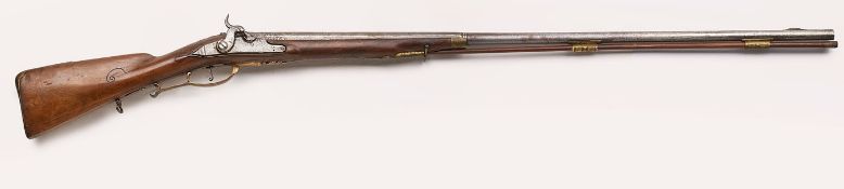 Perkussionsgewehr, Großbritannien 18. Jh. Schaft in Nussbaum m. Flachreliefschnitzerei, Kolben m.