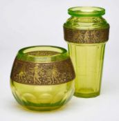 Zwei versch. Vasen, Moser Karlsbad um 1930. Limonengrünes Glas m. geätztem u. vergoldetem