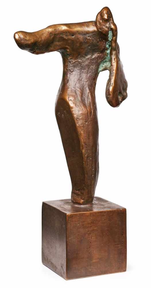 Bronze "Frau/Engel", Lothar Röhl Hell patiniert. Abstrakt aufgefasste Figur. Hoher quadrat. glatt - Image 2 of 2