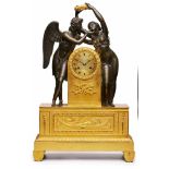 Gr. Empire-Figurenuhr "Amor und Psyche", Frankreich um 1815. Bronze, dunkel patiniert u. matt u.