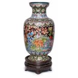 Gr. Cloisonné-Bodenvase, China 20. Jh. Balusterförm. Wandung. Schwarzer Fond m. 2 Paradiesvögeln,