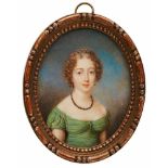 Miniatur Junge Dame in grünem Kleid, um 1820. Gouache auf Elfenbein. Hoch-ov. Brustbild einer Frau