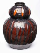 Vase Max Laeuger, Kandern um 1900. Roter Scherben, dunkelbraun u. orange glasiert m. leicht