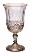 Kl. Pokal mit Silbermontierung, Frankreich um 1870. 950er Silber, farbloses Glas m. Schliffdekor.