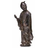 Mönch, China wohl Anf. 19. Jh. Bronze, schwarz patiniert. Standfigur in langem Gewand, d. magere