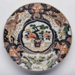 Gr. Imari-Platte, Japan wohl 18. Jh. Porzellan, Dekor in eisenrot, kobaltblau u. grün, gold