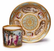 Tasse und UT mit mythologischen Szenen, Wien dat. 1800. Zylindr. Tasse m. eckigem Henkel, UT m.