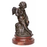 Bronze nach Etienne-Maurice Falconet, sign. Sevres, "L'amour menacant", um 1900. Dunkel patiniert.