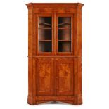 Biedermeier-Eckschrank m. Vitrinenaufsatz, süddt. um 1825. Esche massiv u. furn., Wurzelesche