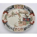 Ovale Platte, China wohl um 1900. Porzellan m. buntem Emaillefarbendekor. Leicht schräge, glatte