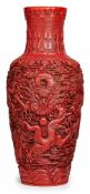 Bodenvase, China 20. Jh. Porzellan in Optik geschnitzten Rotlacks. Schlanke Amphore m.