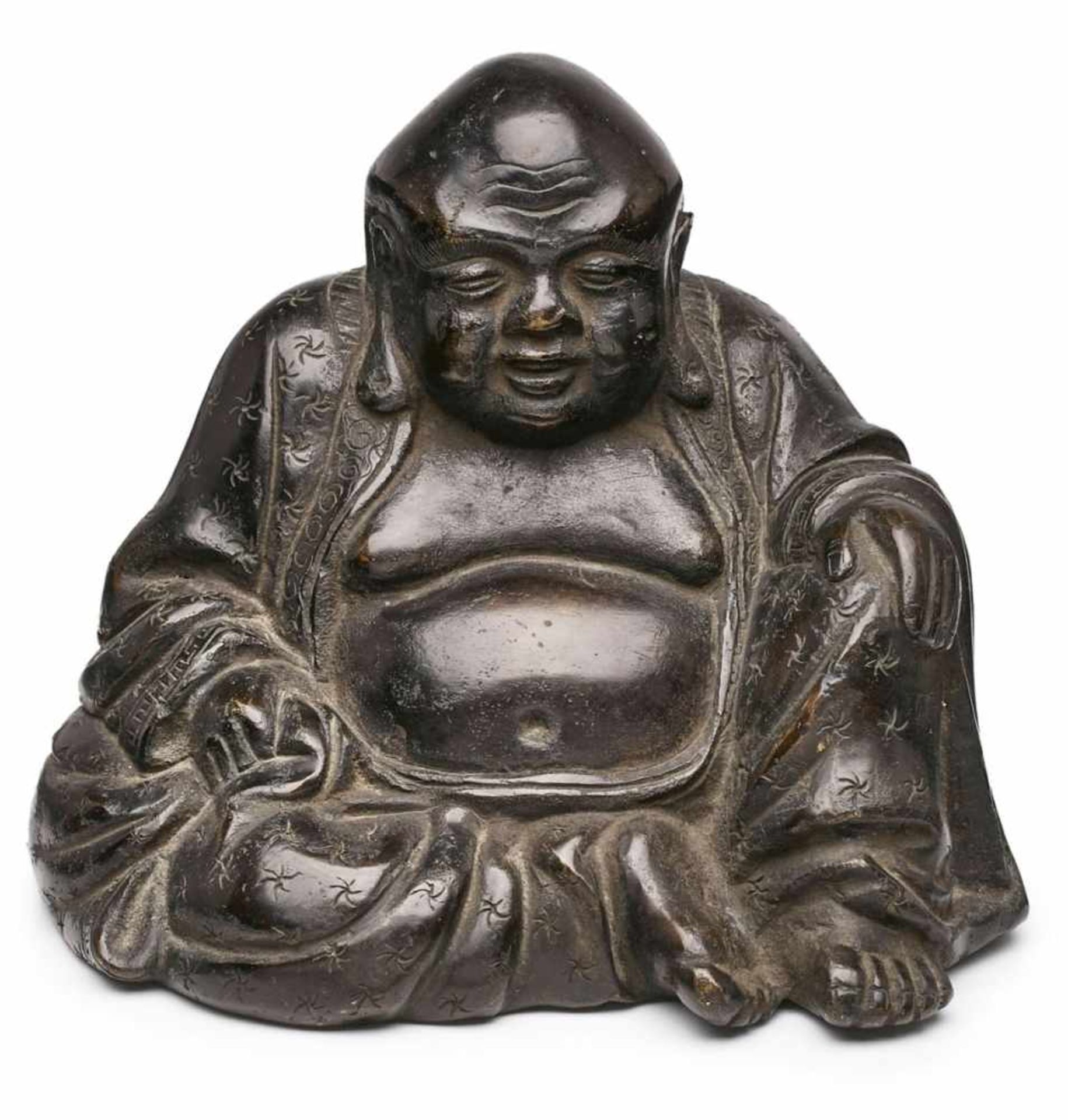 Sitzender Buddha, China wohl um 1900. Bronze, schwarz patiniert. Traditionelle Dar- stellung im