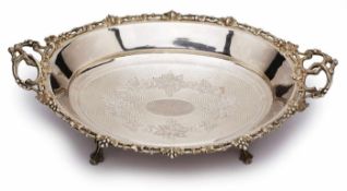Ovale Henkelschale, deutsch um 1880. 800er Silber. Leicht gemuldeter Spiegel m. Wein- ranken auf