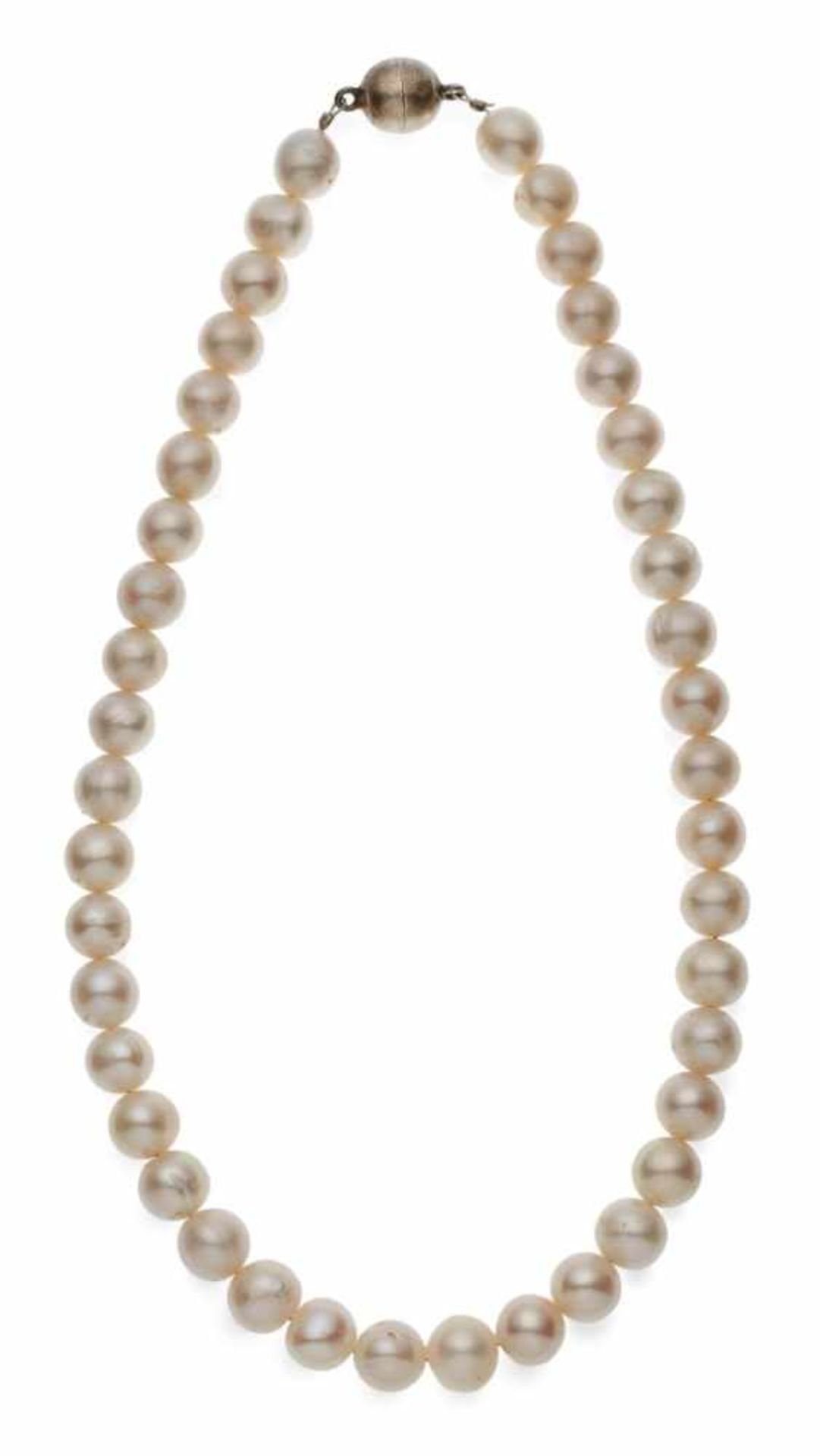 Perlenkette bestehend aus 42 chinesischen Zuchtperlen, Silber-Magnetschließe