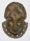 Maske "Raubkatze", Afrika wohl 20. Jh. Bronze, braun-grün patiniert. Oval gewölbtes, stilis.
