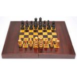 Gr. Kasten mit Schachspiel und Backgammon, England um 1900. Holzkasten m. versch. Furnieren,