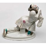 "Pierrot" aus dem Russischen Ballett, Meissen um 1915. Entw.: Paul Scheurich. Sich in knieender Pose