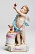 Devisenkind "Je les punis", Meissen Ende 19. Jh. Entw.: M.V. Acier. Stehender Putto m. Tuch-