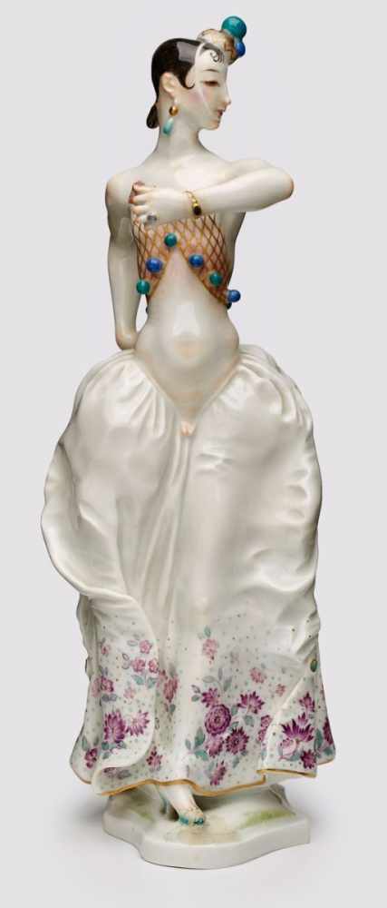 Spanische Tänzerin, Meissen 1945/ 46. Entw.: Paul Scheurich. Elegant bewegte Stand- figur in Kleid