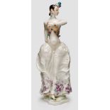 Spanische Tänzerin, Meissen 1945/ 46. Entw.: Paul Scheurich. Elegant bewegte Stand- figur in Kleid