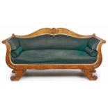 Gr. Biedermeier-Sofa, süddt. um 1830. Birke massiv u. geflammte Birke furn. Reliefiertes Gestell,