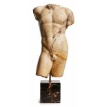 Torso eines Jünglings, Italien 20. Jh. Elfenbeinfarbener, geäderter Marmor. In antiker Manier