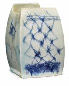 Porzellankunst Masamichi Yoshikawa (geb. 1946, Japan) Gr. Vase, wohl um 2000. Hellblaue Glasur m.
