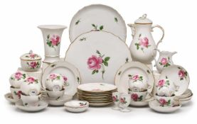 Kaffee-Service für 10 Pers., Meissen um 1966. Meist II. Wahl. Dekor "Rote Rose", Goldrand. Form "