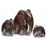 Keramik Elfriede Balzar-Kopp (1904 Bendsorf - 1983 Höhr-Grenzhausen) Elefantenfamilie, wohl Mitte