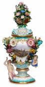 Gr. Potpourri-Vase, Meissen um 1860.Amphore m. bauchiger Schulterpartie, auf weitem Rd.fuß.