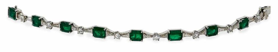 Armband 18kt. WG mit 8 Smaragden, Brillanten u. Diamant-Baguetten