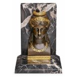Buchstütze mit Sphinx,Empire-Stil, Ende 19. Jh. Bronze, partiell brüniert/ vergoldet. Rechtwinklig