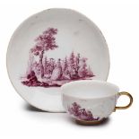 Kl. Tasse und UT mit Reliefs undPurpurdekor, Meissen um 1760. Halbkugelige Tasse m. Ohrenhenkel,