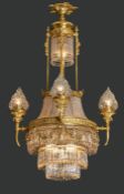 Gr. Kristalllüster im Louis-XVI-Stil, um 1910.Reliefierte Bronzemontierung u. Gestänge vergoldet,