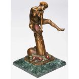 Kl. Wiener Bronze, "Erotika".Phallus m. darauf sitzendem Frauenakt. Auf der Plinte m. Blattwerk u.