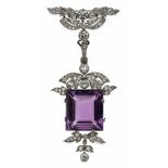 Nadel/Anhänger18 kt WG mit einem großen Amethyst um 1900 im Tafelschliff, umgeben von Altschliff-